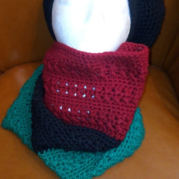 NEW Crochet Colorblock Red-Black-Green Cowl Scarf - Picture 7 of 11